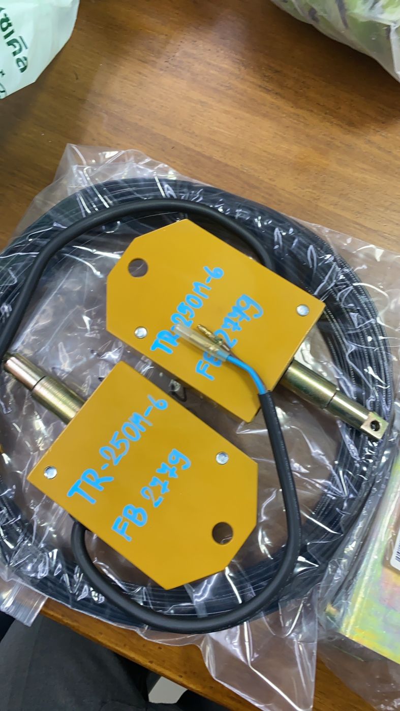 ลิมิตสวิตซ์กันตะขอชนบูม (Anti-Two-Block Device) ของเครนล้อยาง 25 ตัน Tadano TR250M-6 พร้อมสายไฟและตุ้มน้ำหนัก
