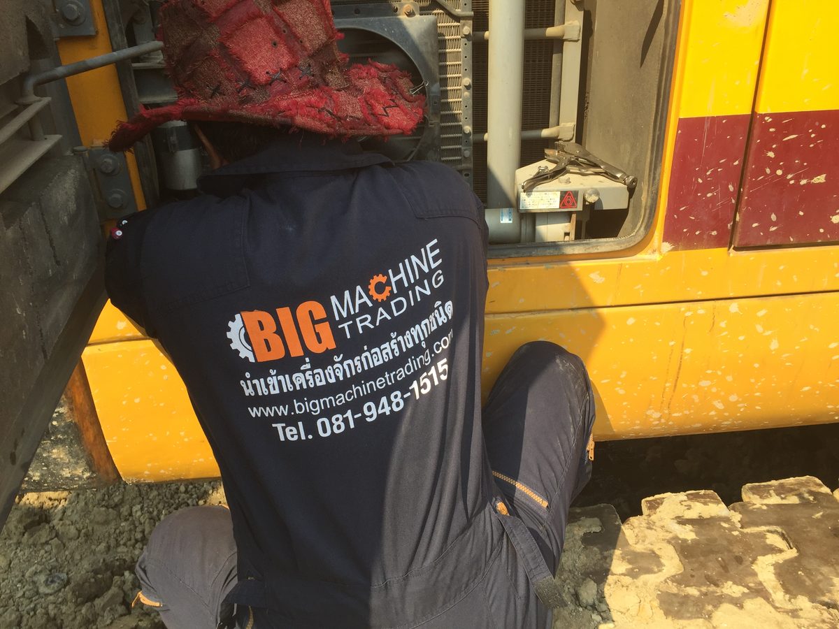ทีมช่าง BIG MACHINE TRADING ซ่อมบำรุงระบบระบายความร้อนเครนตีนตะขาบ