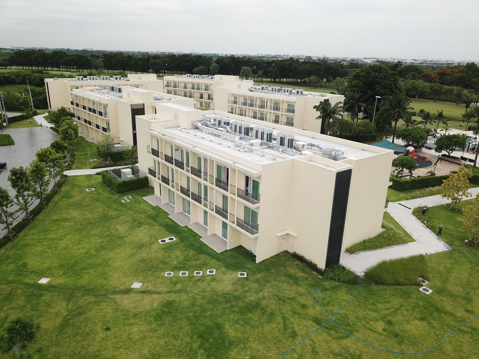 ภาพมุมสูงโรงแรม Eastin Thana City Golf Resort Bangkok หลังก่อสร้างแล้วเสร็จ