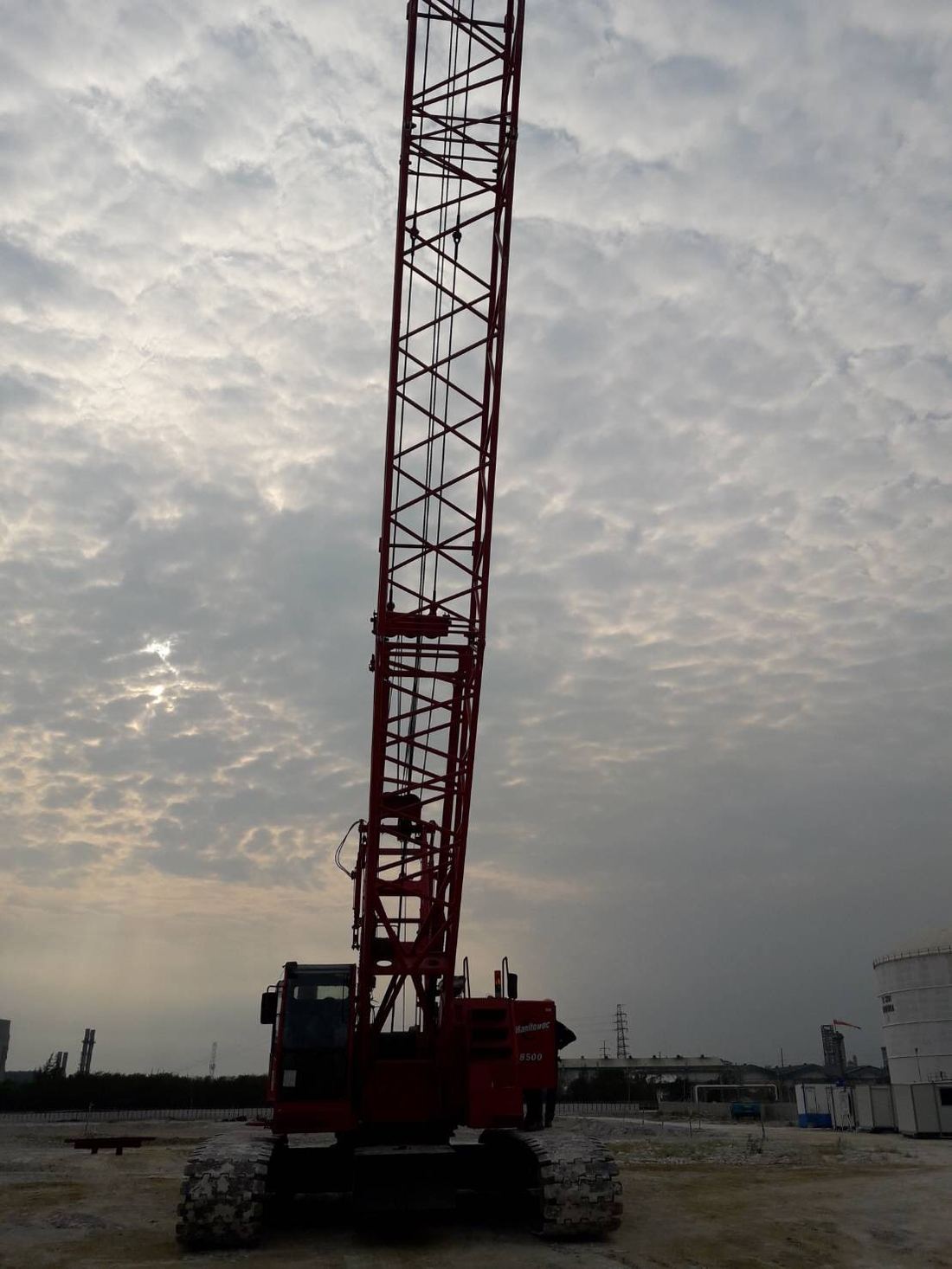เครนตีนตะขาบ Manitowoc มุมย้อนแสงหน้างานนิคมอุตสาหกรรมมาบตาพุด ระยอง