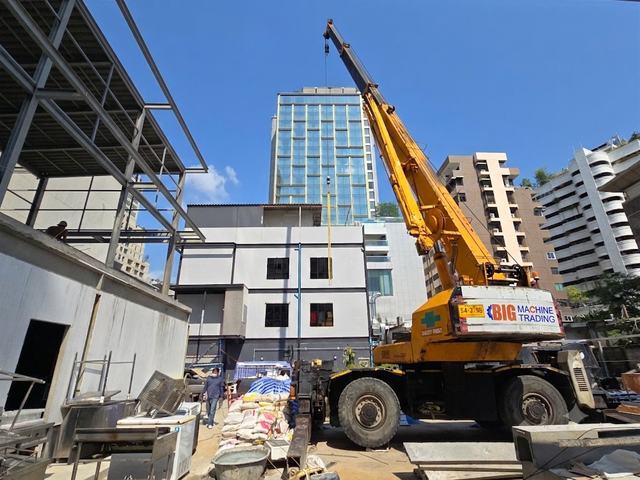 เครน BIG MACHINE TRADING หน้าไซต์งาน