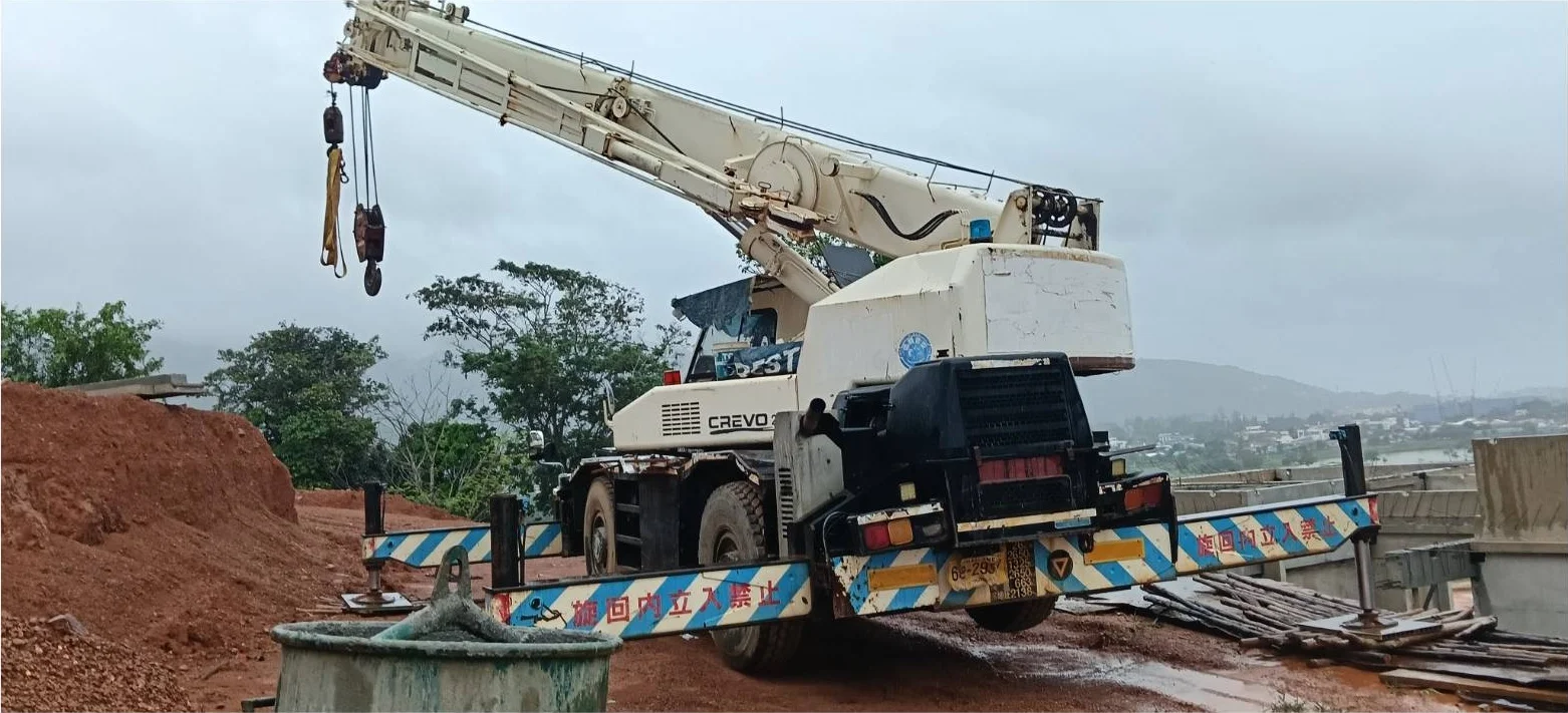 เครน Tadano Crevo 250 ยืดบูมพร้อมตะขอยกที่หน้างานวิลล่าภูเก็ต