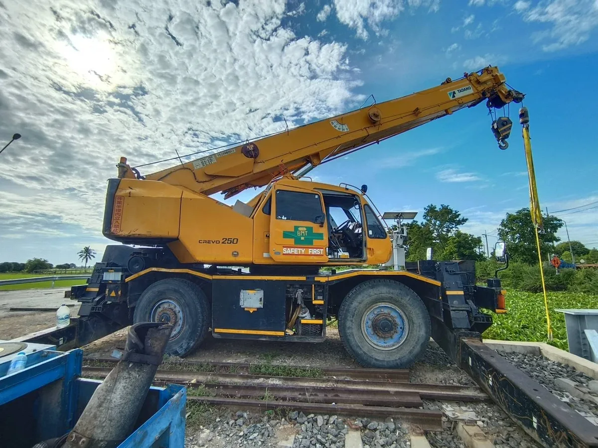 เครน BIG MACHINE TRADING Tadano Crevo 250 หน้างานสะพานรถไฟสุพรรณบุรี